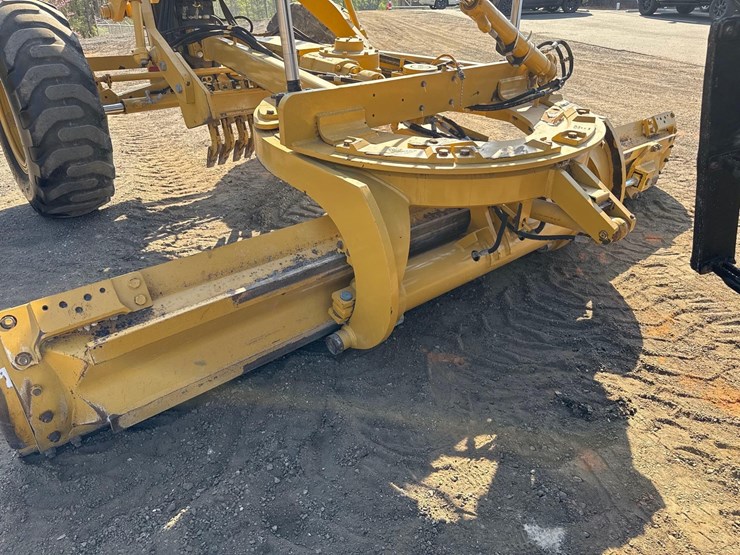 2019-caterpillar-120m-image-15