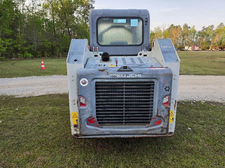 2022-takeuchi-tl8r-image-3