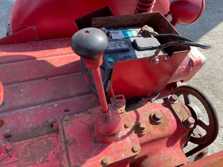 #5682-•-ih-cub-tractor-image-21