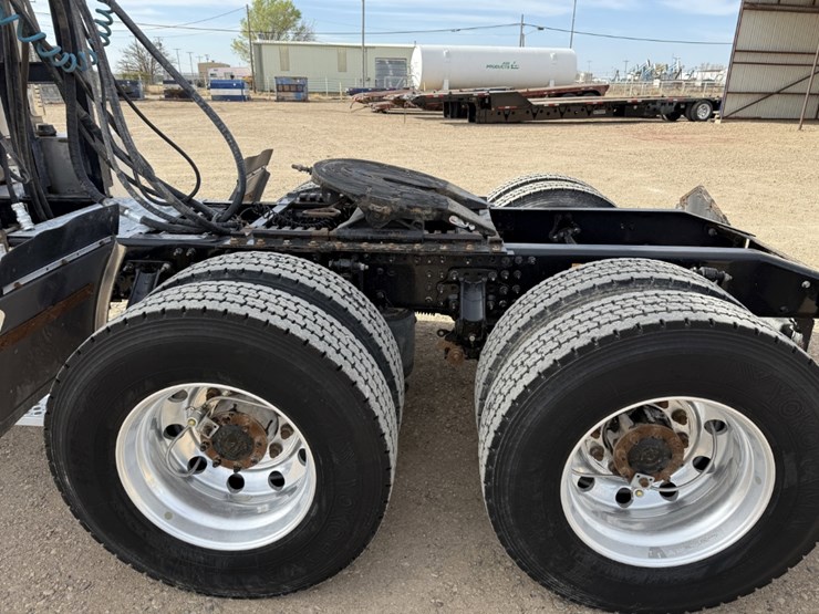 2015-mack-pinnacle-cxu613-image-7