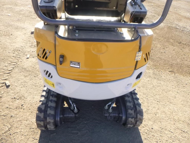 me20-hydraulic-excavator-image-18