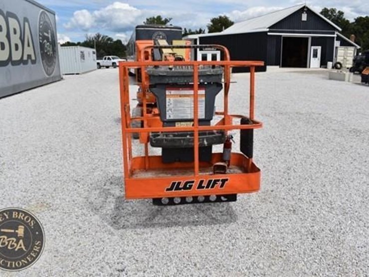 2013-jlg-e300ajp-image-20