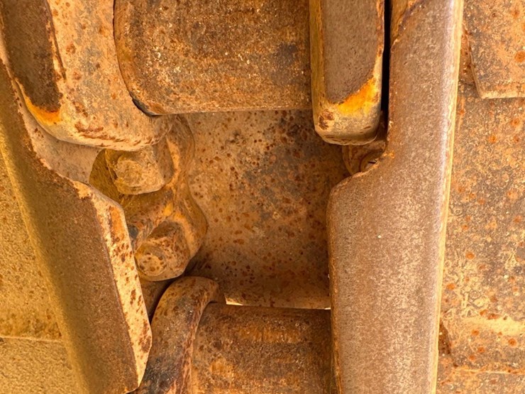 2015-caterpillar-d6n-lgp-image-14