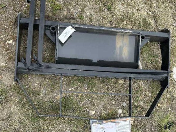 #117-•-16"-mini-skid-steer-pallet-forks-image-1