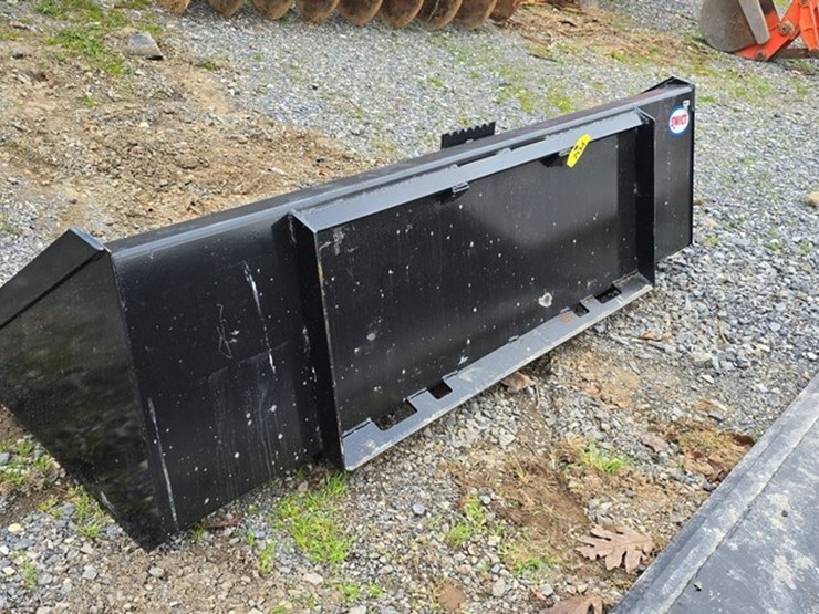new-swict-72"-skidloader-bucket-image-2