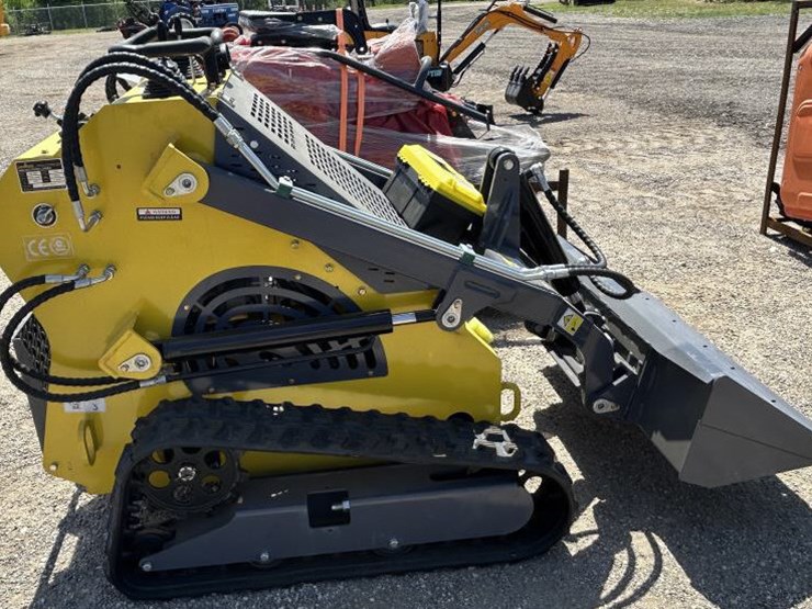 #34-•-mini-skid-steer-loader---gas-image-1