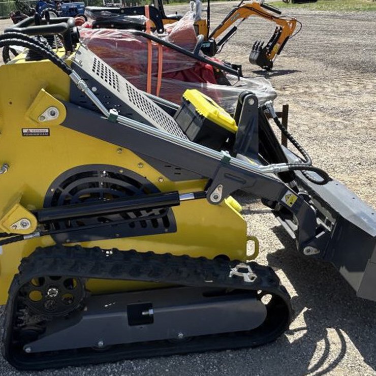 #34 • Mini Skid Steer Loader - Gas