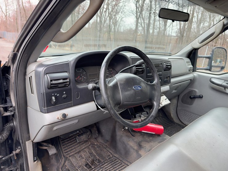 2006-ford-f550-xl-image-17