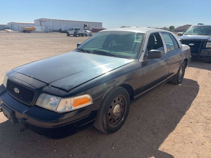 2011-ford-crown-victoria-lx-police-/-sedan-4d-image-4