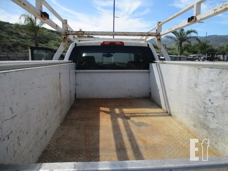 2015-chevrolet-2500hd-image-14