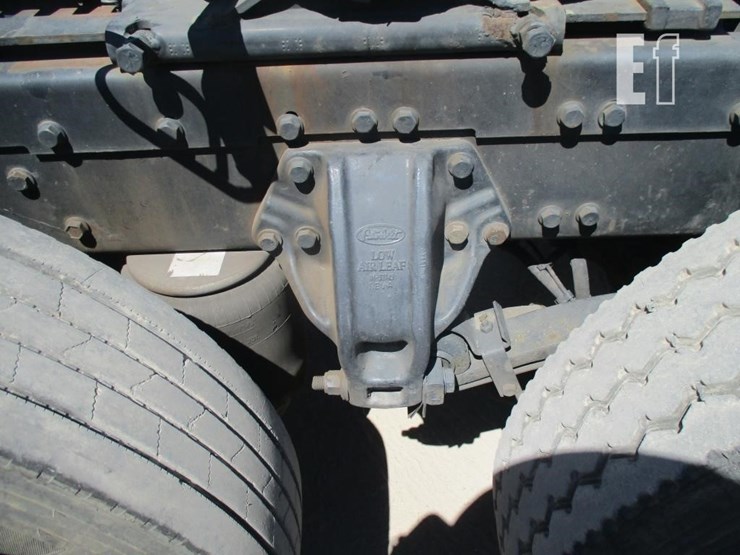 2012-peterbilt-386-image-18