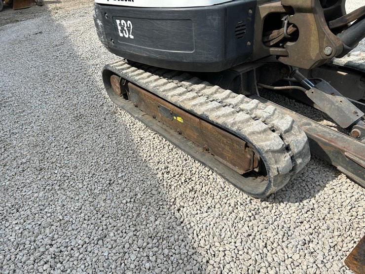 2016-bobcat-e32-image-11