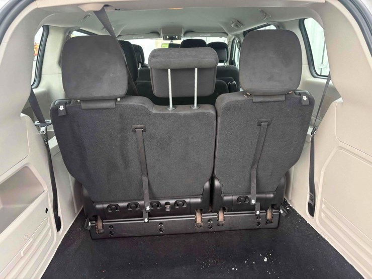 2015-dodge-caravan-image-17