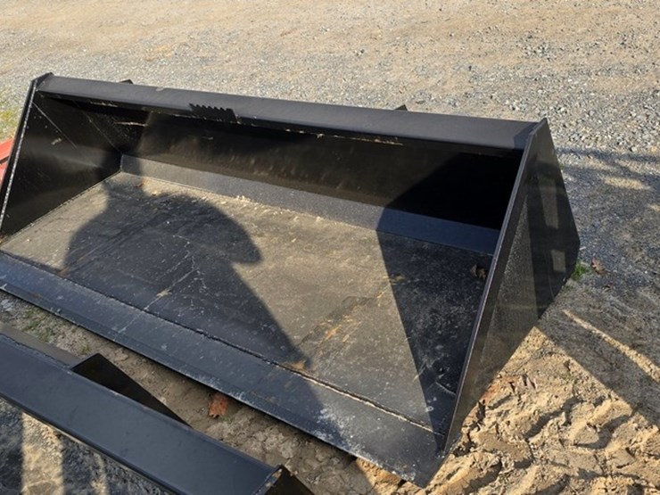 new-swict-78"-skidloader-bucket-image-3