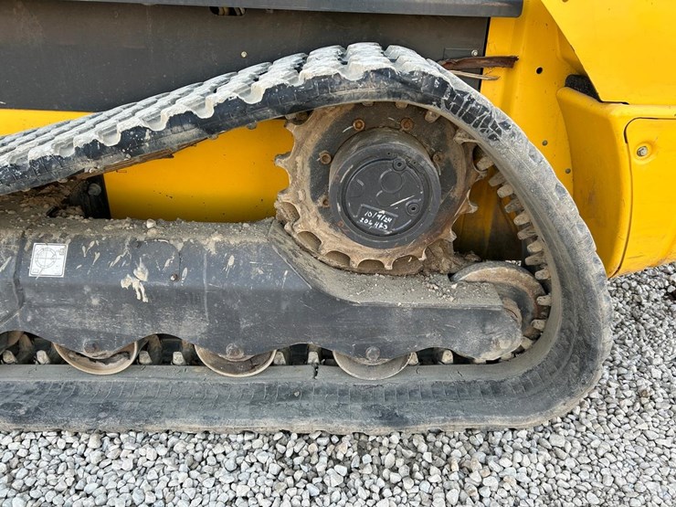 2023-new-holland-c337-image-18