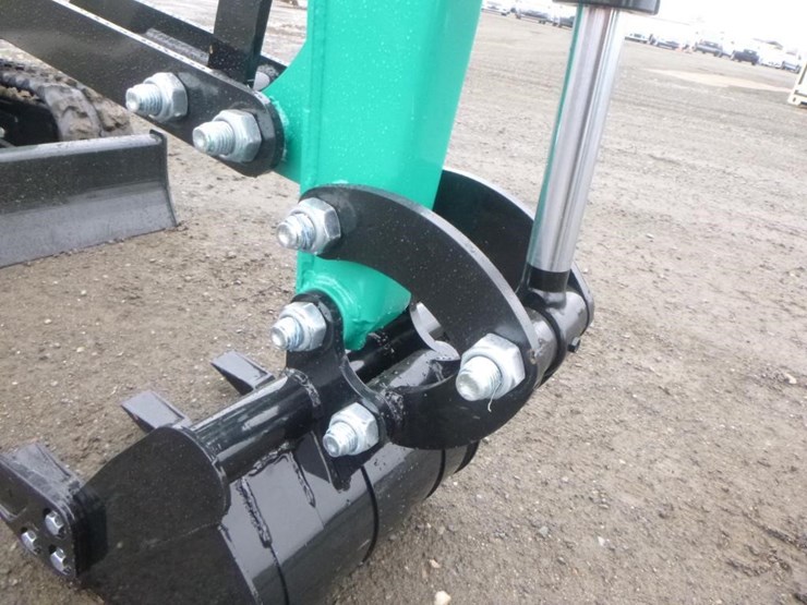 2026-agt-h15r-hydraulic-excavator-image-11