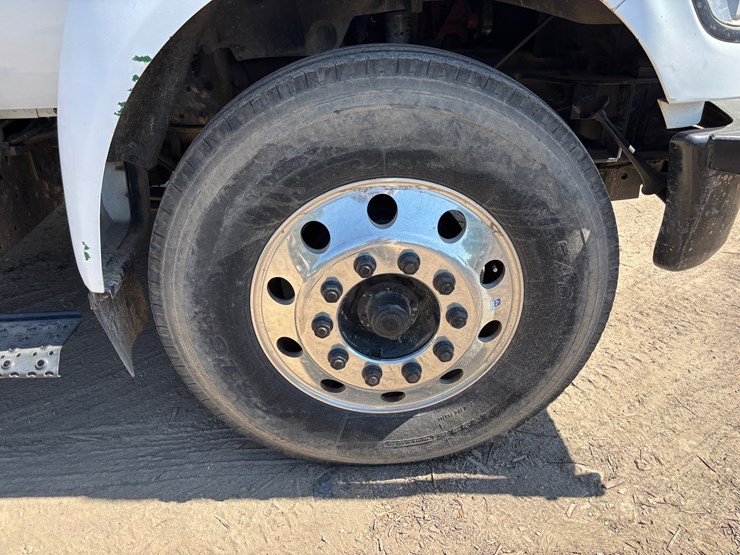 2010-ford-f750-image-28