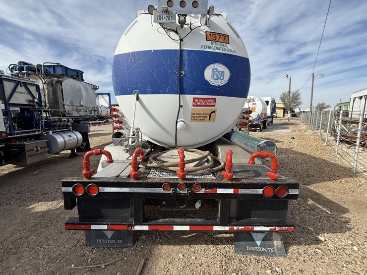 2013-cs&p-180k-scfh-10k-wp-nitrogen-pumper-mtd-on-2013-loadcraft-t/a-trailer-image-22