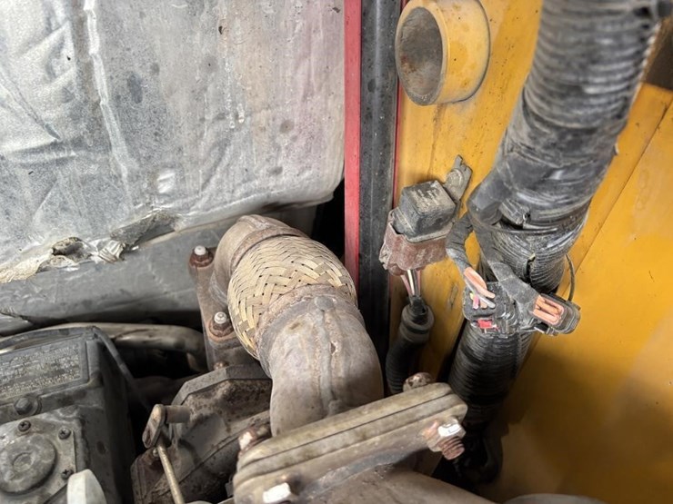 2022-deere-325g-image-38