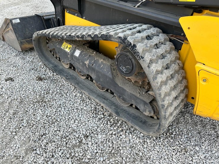 2023-new-holland-c337-image-16