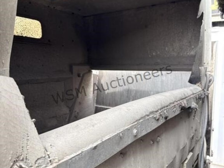 2001-freightliner-fc70-image-18