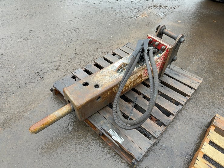 chicago-pneumatic-rx6-hydraulic-breaker-hammer-image-1