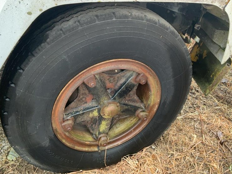 #301-•-1980-ford-k604-flatbed-truck-image-49