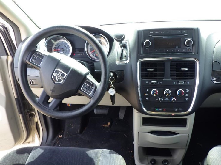 2015-dodge-grand-caravan-image-9
