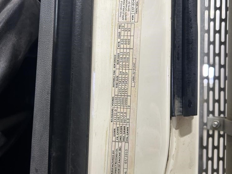 2016-peterbilt-579-image-13