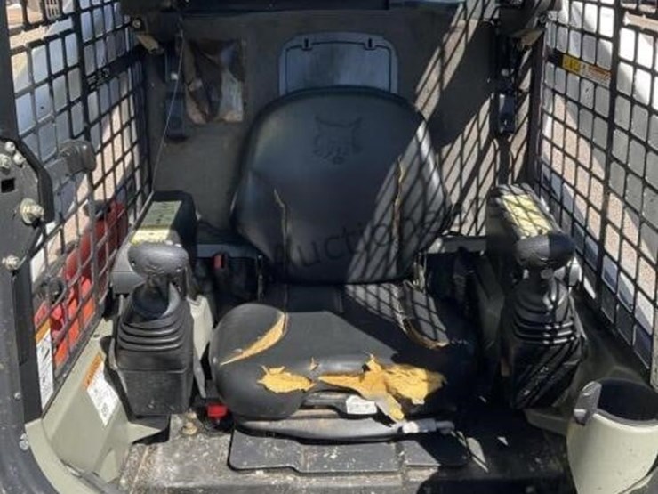 2015-bobcat-s750-image-17