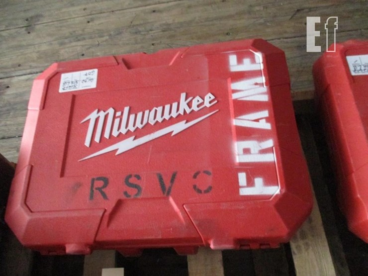 milwaukee-1-5/8"-electric-magnetic-drill-image-1