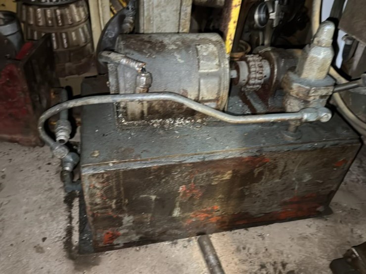 #263-•-steel-shelf-and-cat-engine-parts-image-22