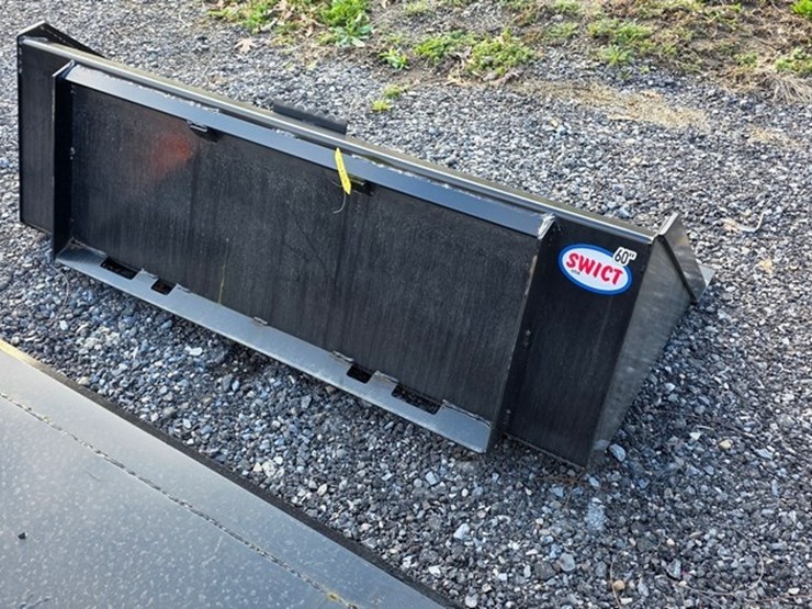 new-swict-60"-skidloader-bucket-image-2