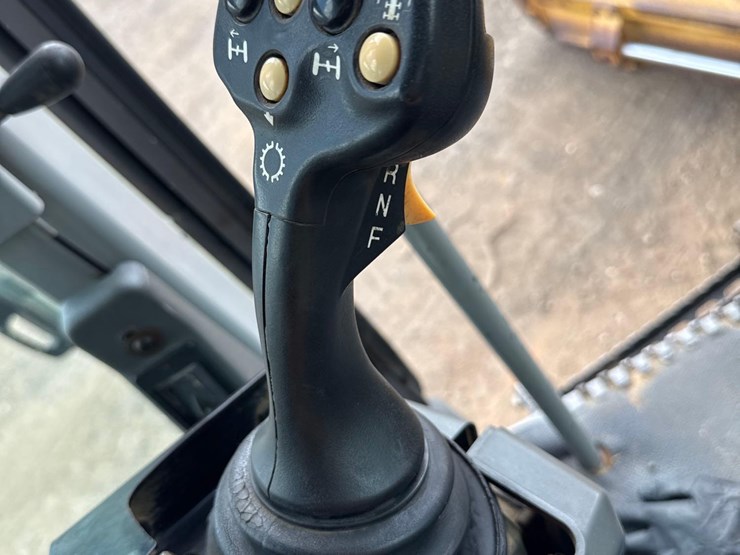 2011-caterpillar-140m2-vhp-plus-image-28