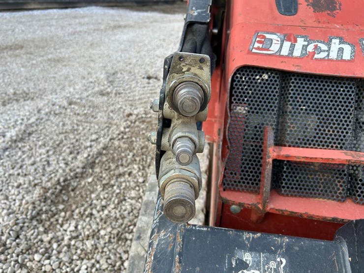 2017-ditch-witch-sk600-image-11