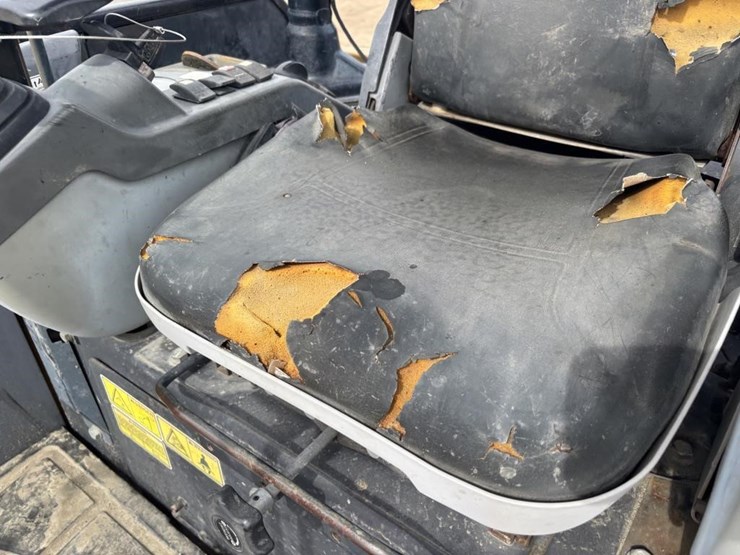 2010-caterpillar-303-image-28