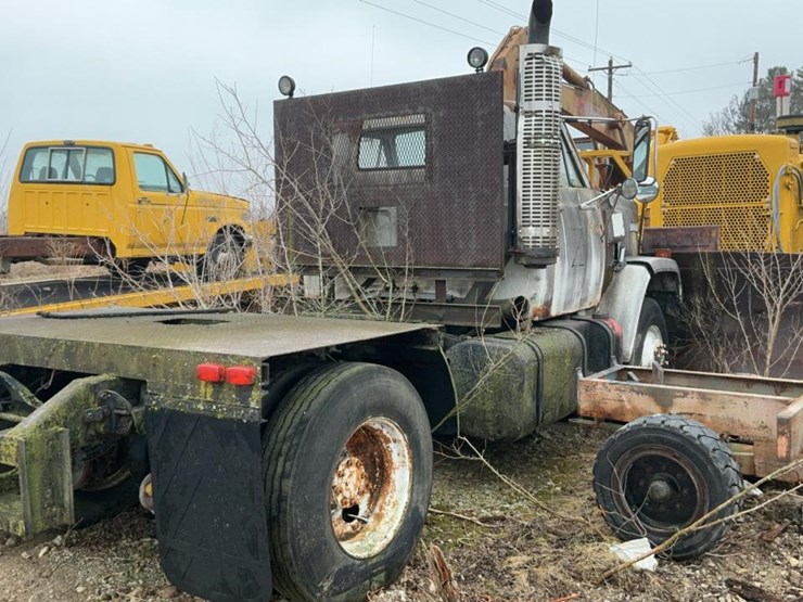 1984-gmc-9500-image-7