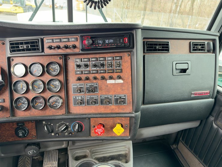 2003-kenworth-t800-image-32