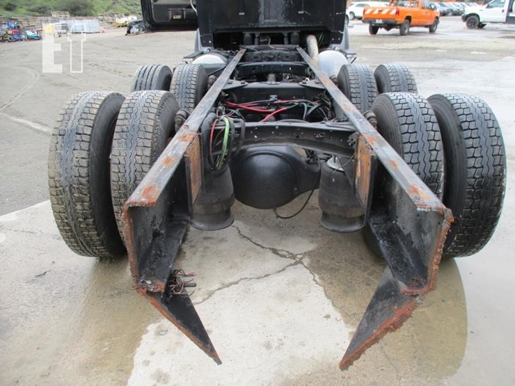 2008-sterling-l9500-image-16