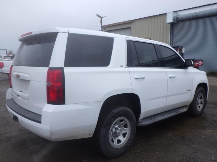 2016-chevrolet-tahoe-image-3