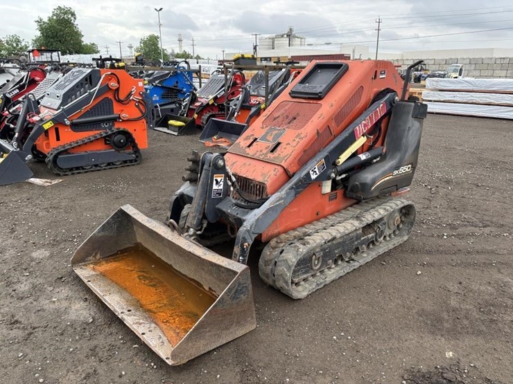 2012-ditch-witch-sk650-image-1