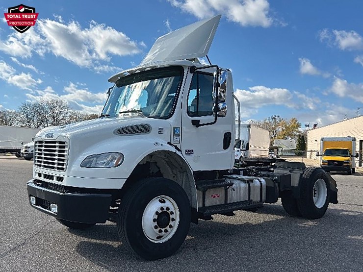 2020-freightliner-m2-image-1