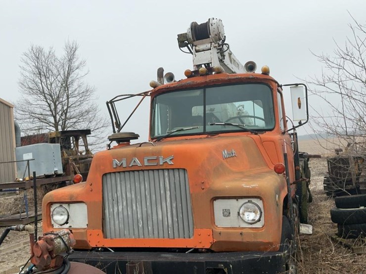 #303-•-mack-crane-truck-image-8