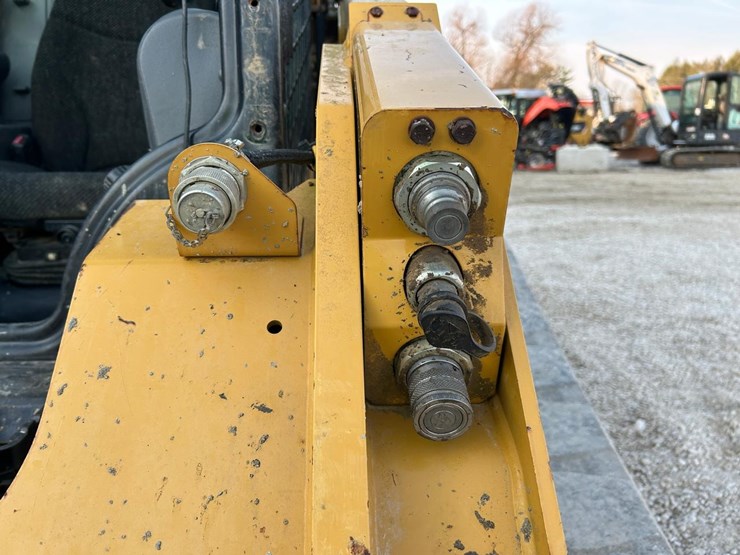 2018-caterpillar-279d-image-11