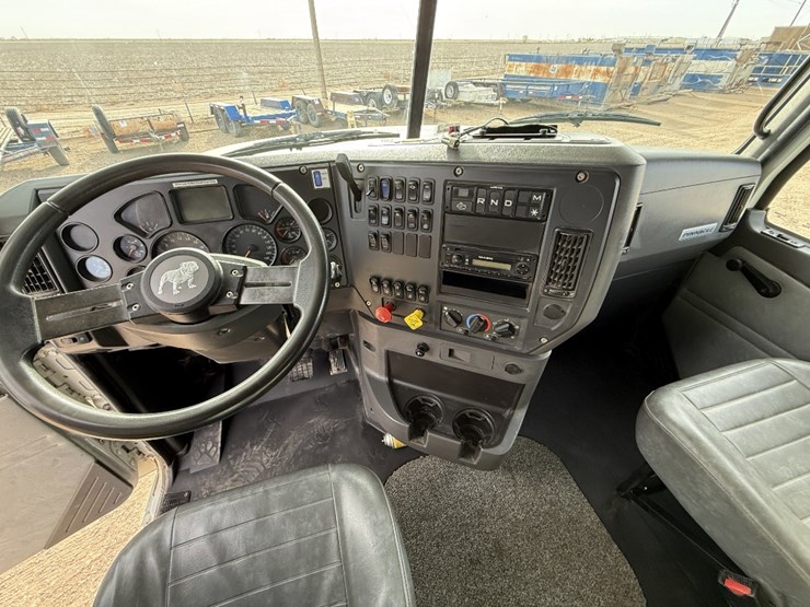 2015-mack-pinnacle-chu613-image-14