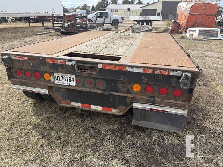 2013-2013-mov-hall-trailer-image-13