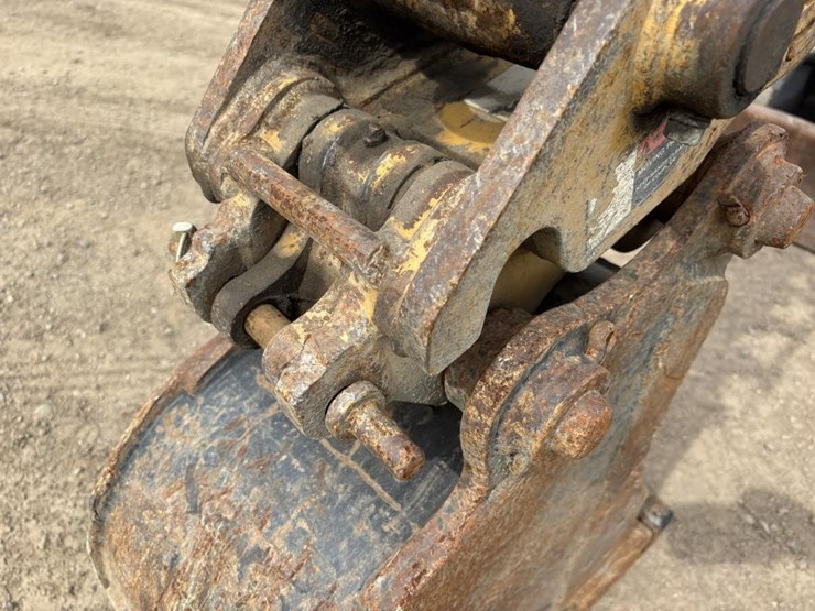 2010-caterpillar-303-image-13