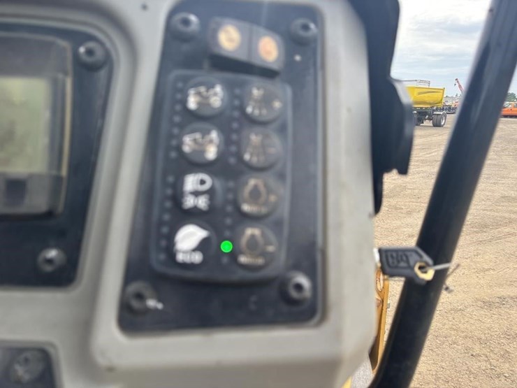 2002-caterpillar-cb24b-image-23