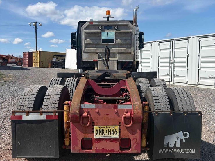 2002-volvo-tandem-axle-road-tractor-image-4