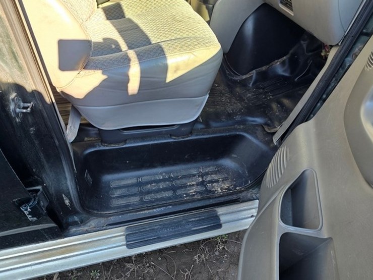 2000-chevrolet-3500-image-29